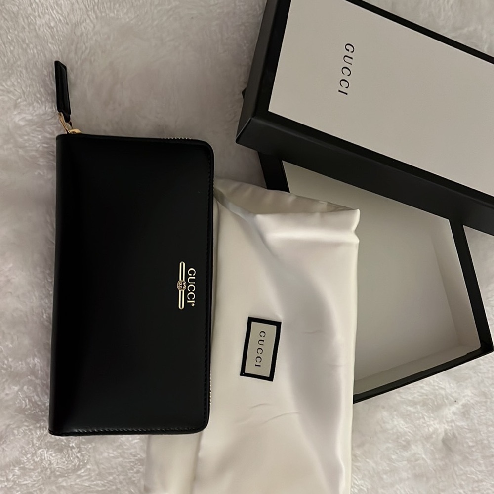 Gucci Vintage Logo Zip Around Long Wallet Leather in Black - 100% Authentic -NWT